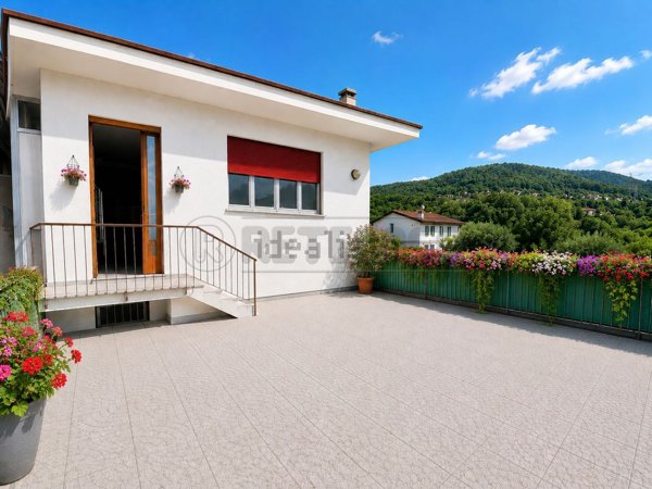 casa indipendente in vendita a Malo in zona Case