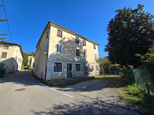 intera palazzina in vendita a Marostica in zona Valle San Floriano
