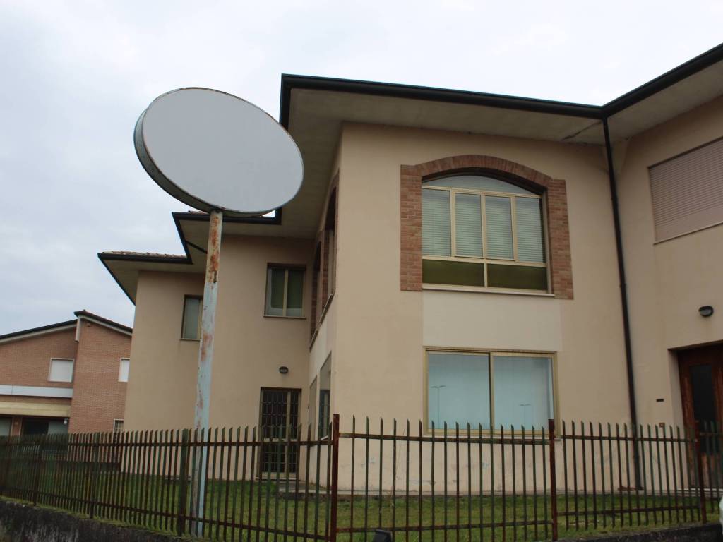 intera palazzina in vendita a Marostica in zona Marsan