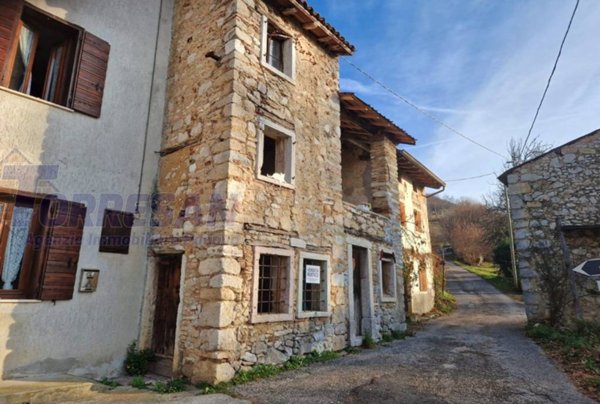 casa semindipendente in vendita a Marostica in zona Crosara