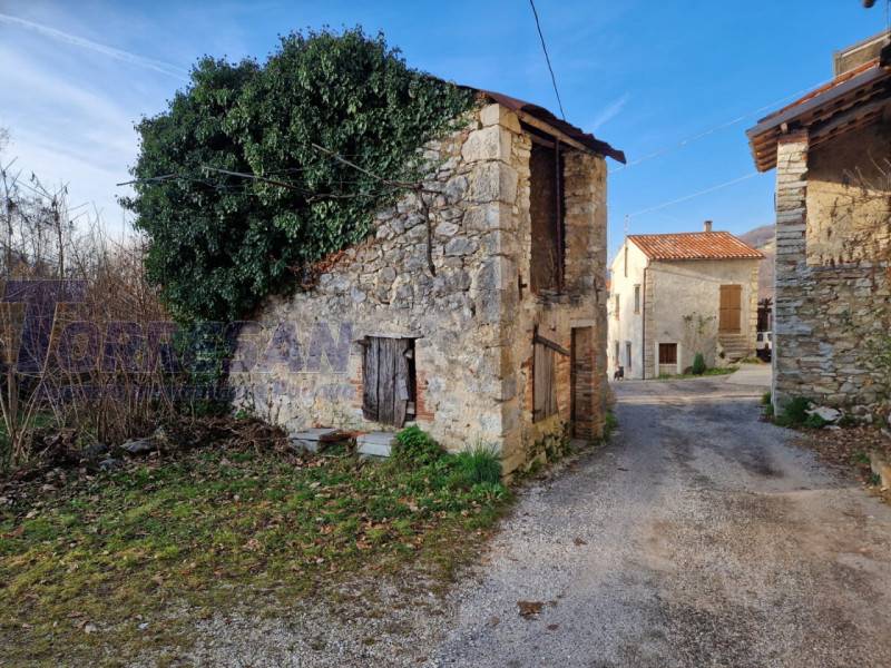 casa indipendente in vendita a Marostica in zona Crosara