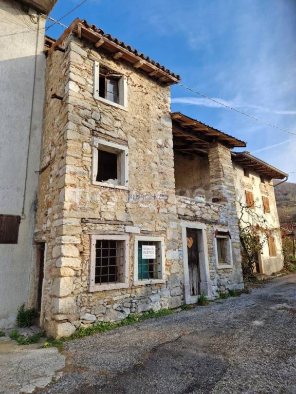 appartamento in vendita a Marostica in zona Crosara