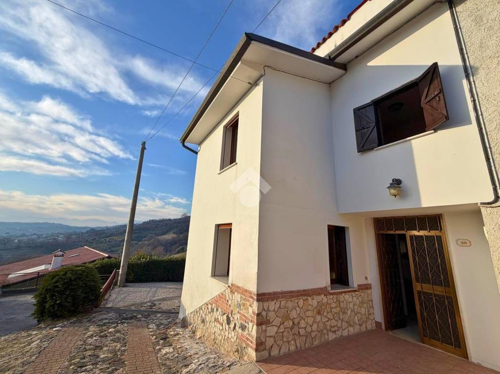 casa indipendente in vendita a Marostica in zona Crosara