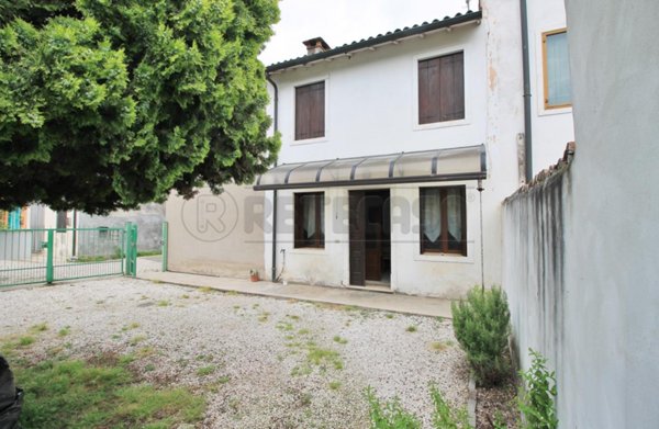 casa semindipendente in vendita a Montebello Vicentino