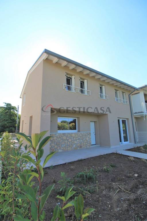 casa indipendente in vendita a Montebello Vicentino