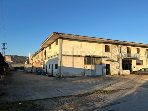 capannone in vendita a Montebello Vicentino