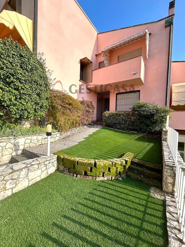 casa indipendente in vendita a Montebello Vicentino