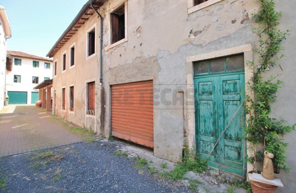 casa semindipendente in vendita a Montebello Vicentino