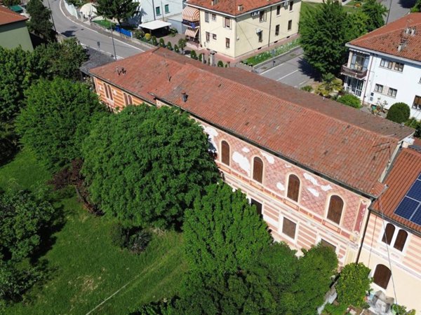 casa indipendente in vendita a Montebello Vicentino