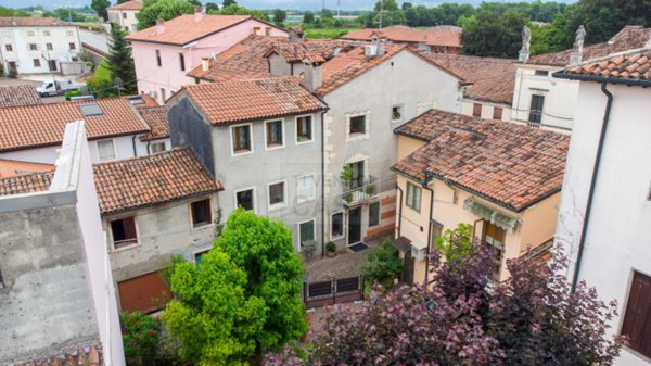 casa indipendente in vendita a Montebello Vicentino