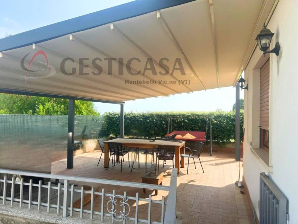 casa indipendente in vendita a Montebello Vicentino