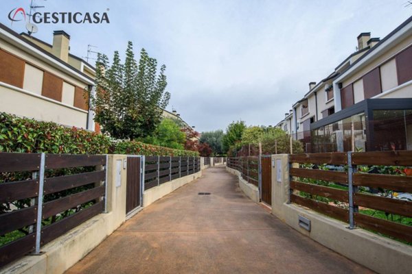 casa indipendente in vendita a Montebello Vicentino