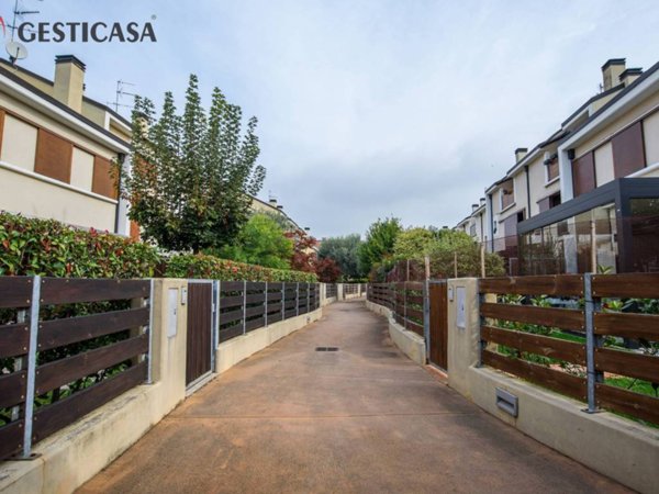 casa indipendente in vendita a Montebello Vicentino