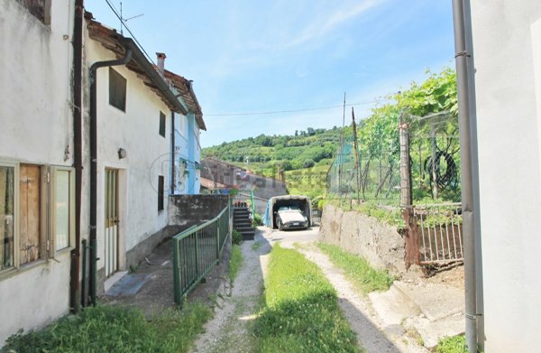 appartamento in vendita a Montebello Vicentino in zona Selva