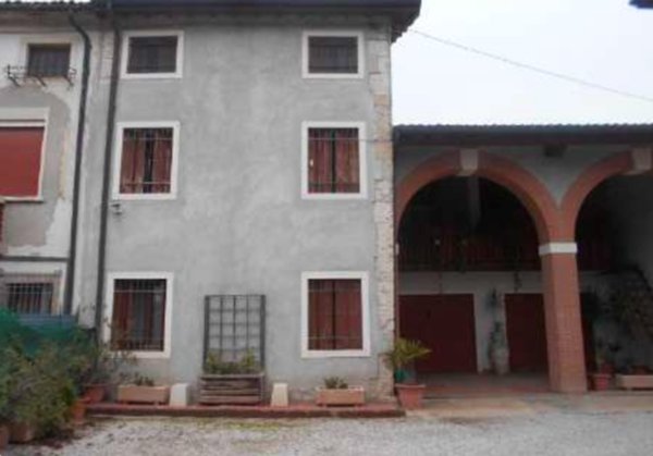 casa indipendente in vendita a Montebello Vicentino