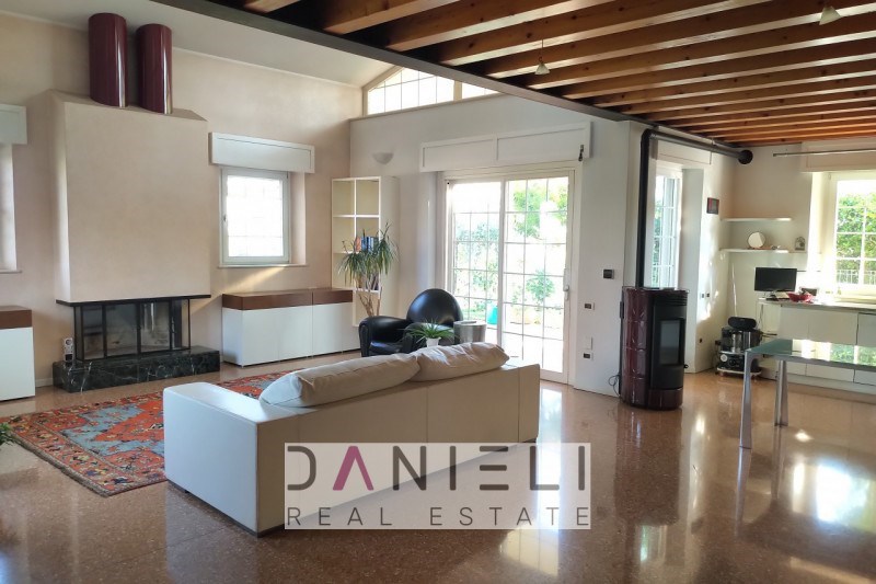 casa indipendente in vendita a Montebello Vicentino