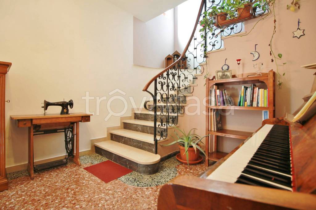 casa indipendente in vendita a Montebello Vicentino