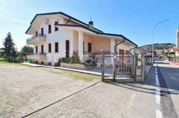 casa indipendente in vendita a Montebello Vicentino