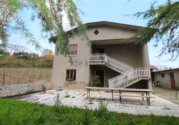 casa indipendente in vendita a Montebello Vicentino