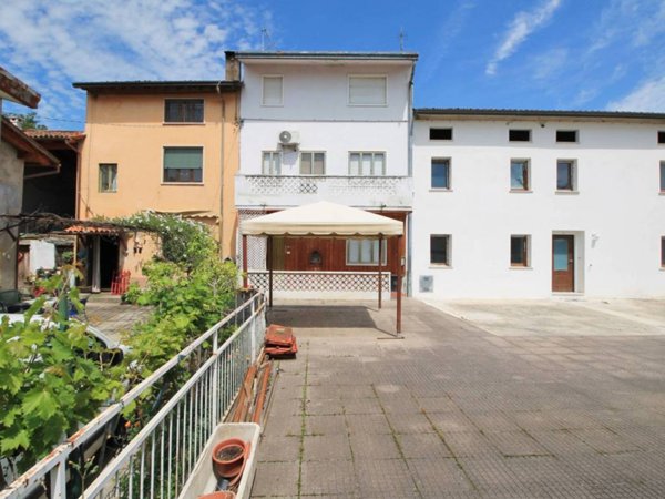appartamento in vendita a Montebello Vicentino in zona Selva