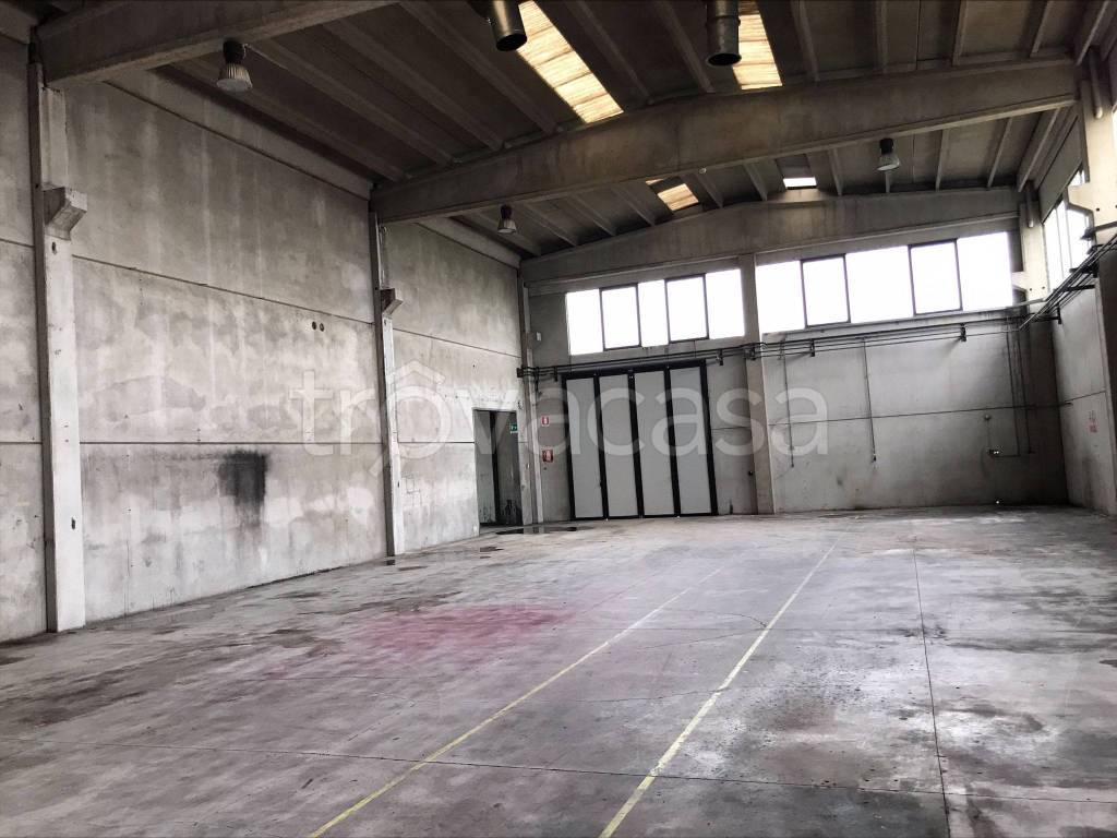 locale commerciale in vendita a Montebello Vicentino