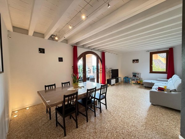 casa indipendente in vendita a Montebello Vicentino