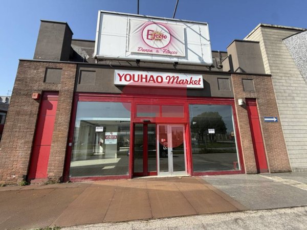 locale commerciale in vendita a Montebello Vicentino