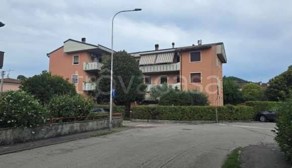 casa indipendente in vendita a Montebello Vicentino