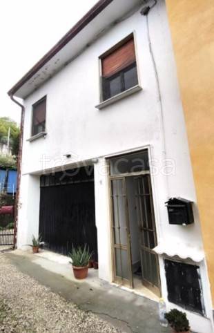 casa indipendente in vendita a Montebello Vicentino
