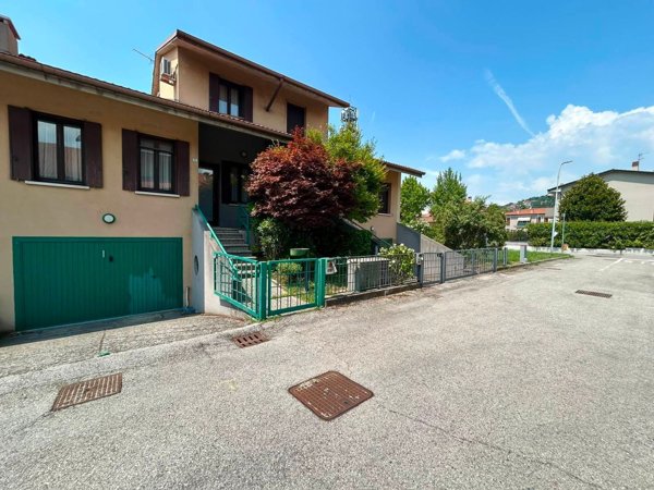 casa indipendente in vendita a Montebello Vicentino