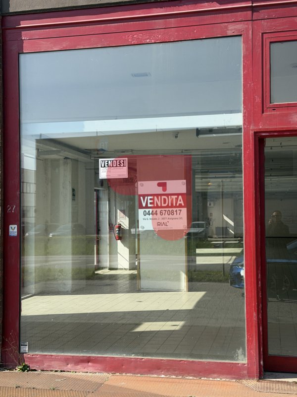 locale commerciale in vendita a Montebello Vicentino