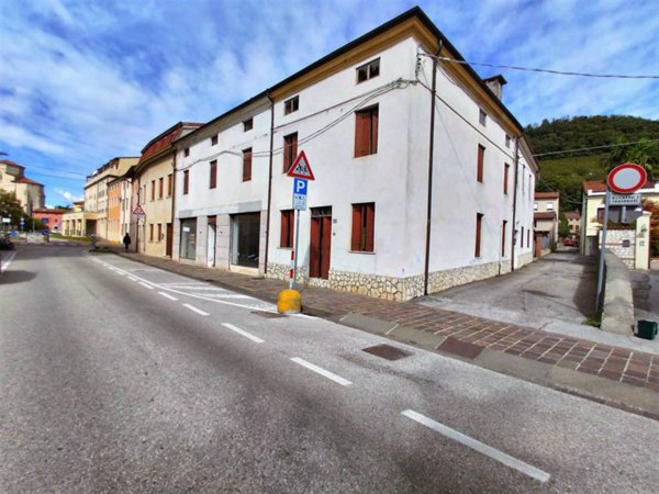 intera palazzina in vendita a Montecchio Maggiore in zona Alte Ceccato