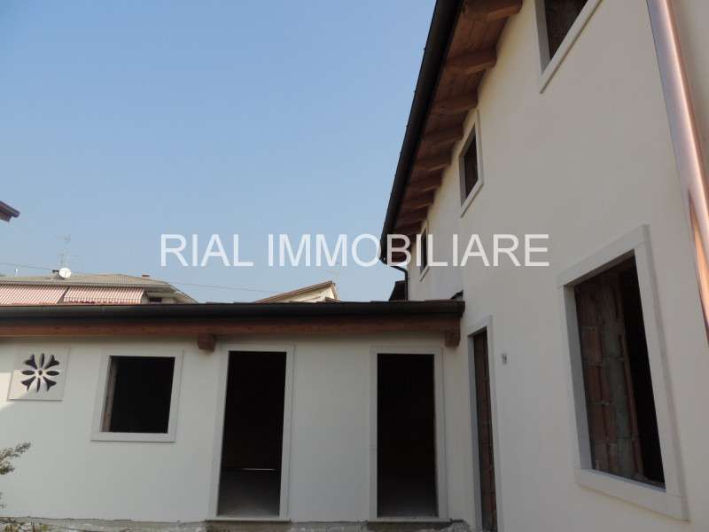 casa indipendente in vendita a Montecchio Maggiore in zona Alte Ceccato