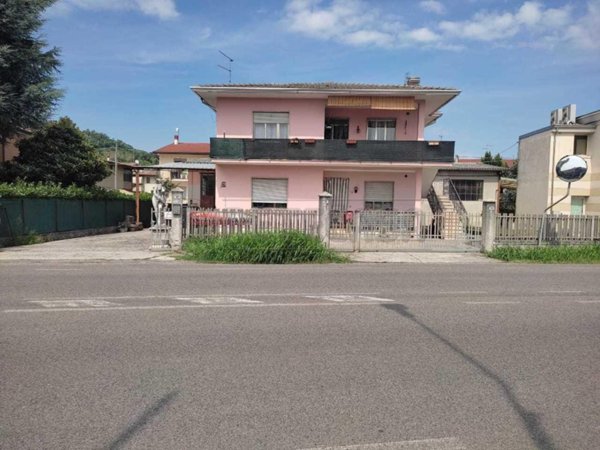 casa indipendente in vendita a Montecchio Maggiore