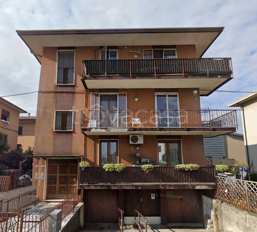 appartamento in vendita a Montecchio Maggiore in zona Alte Ceccato
