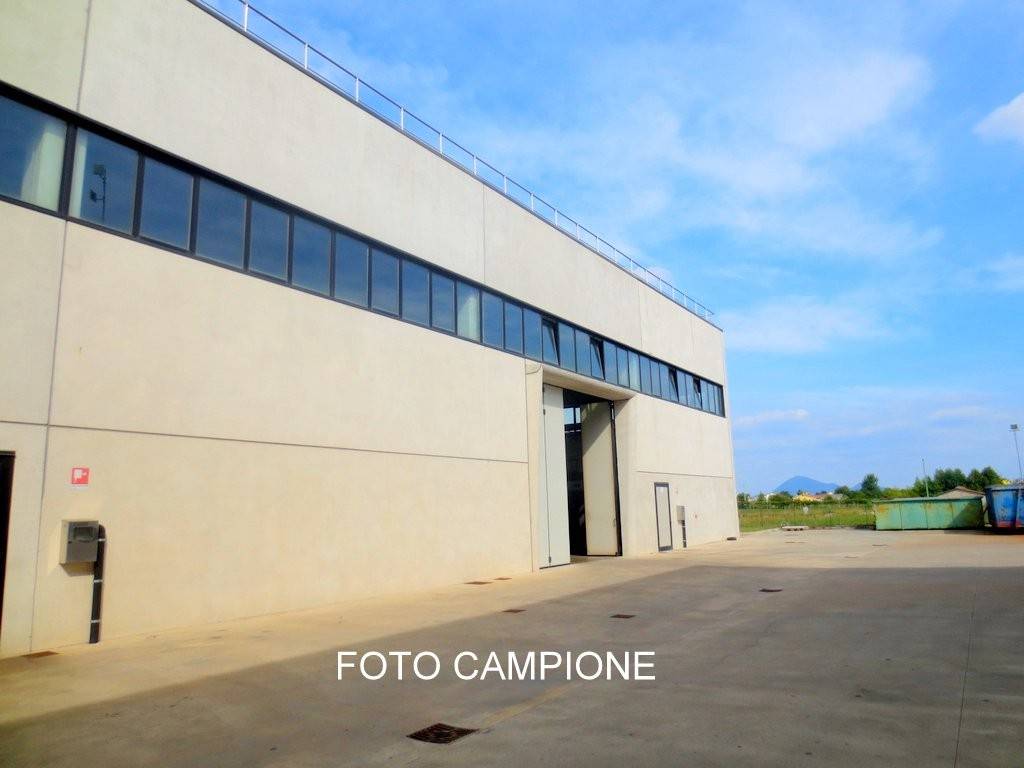 locale commerciale in vendita a Montecchio Maggiore