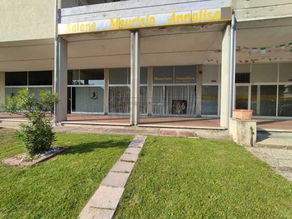 locale commerciale in vendita a Montecchio Maggiore