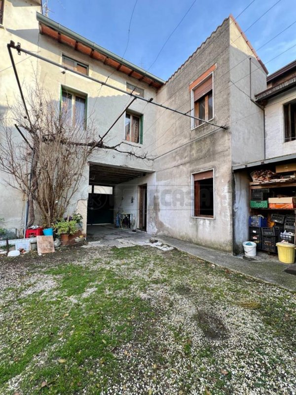 casa indipendente in vendita a Montecchio Maggiore