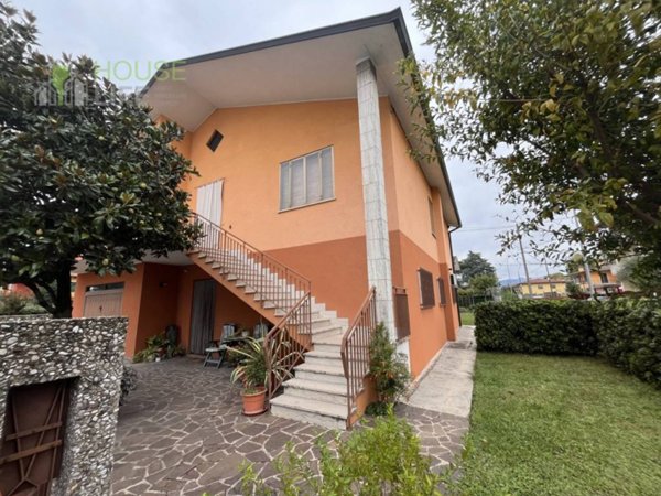 casa indipendente in vendita a Montecchio Maggiore in zona Alte Ceccato
