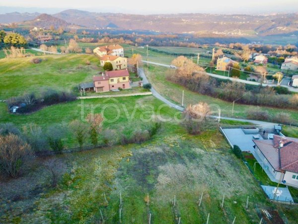terreno agricolo in vendita a Montecchio Maggiore in zona Bernuffi