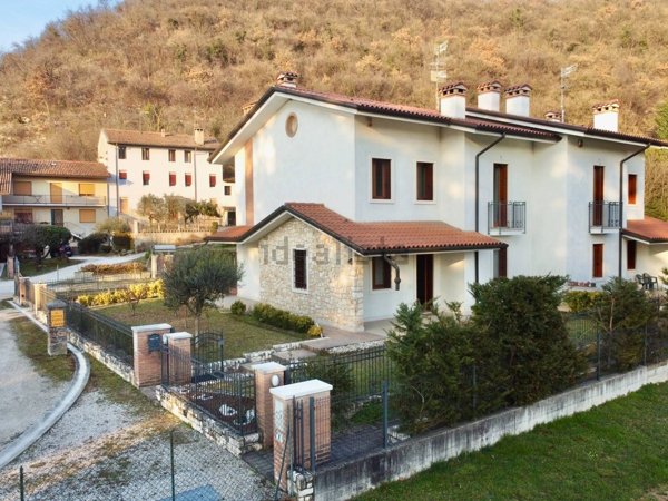 casa indipendente in vendita a Montecchio Maggiore in zona Ghisa