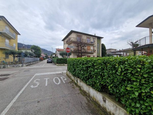 appartamento in vendita a Montecchio Maggiore in zona Alte Ceccato
