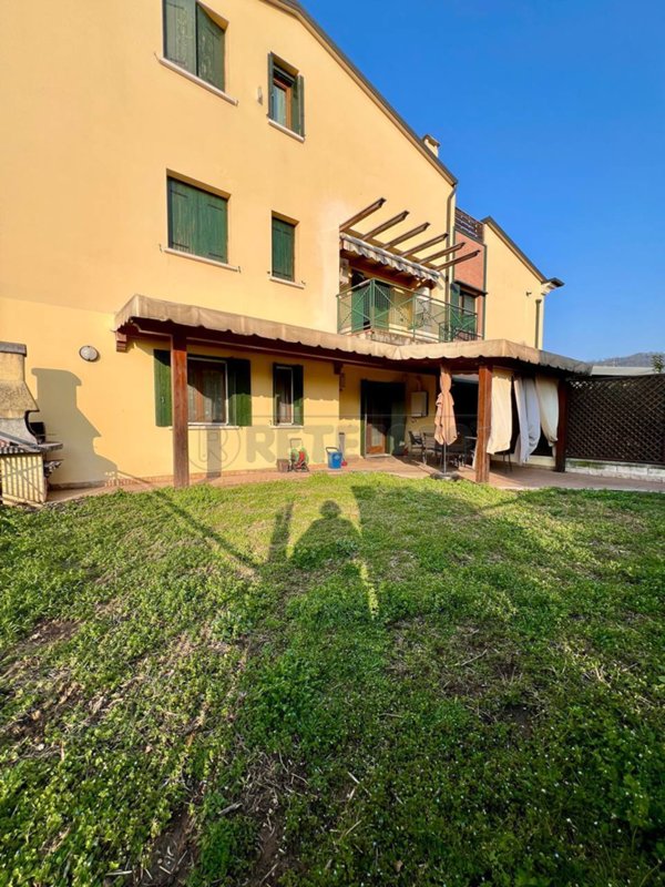 appartamento in vendita a Montecchio Maggiore in zona Alte Ceccato