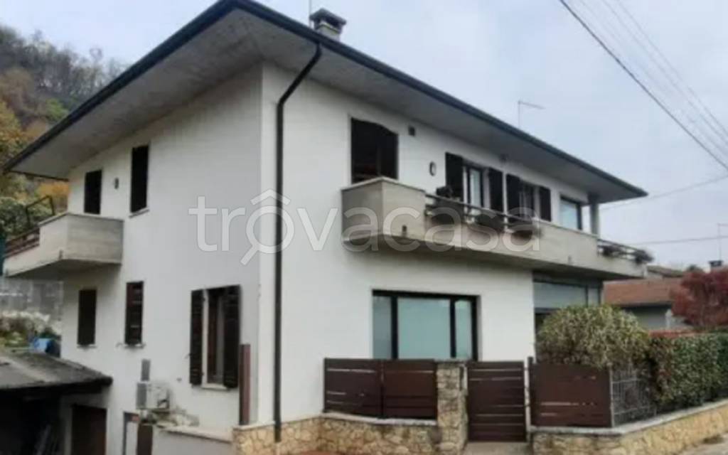 appartamento in vendita a Montecchio Maggiore in zona Sant'Urbano