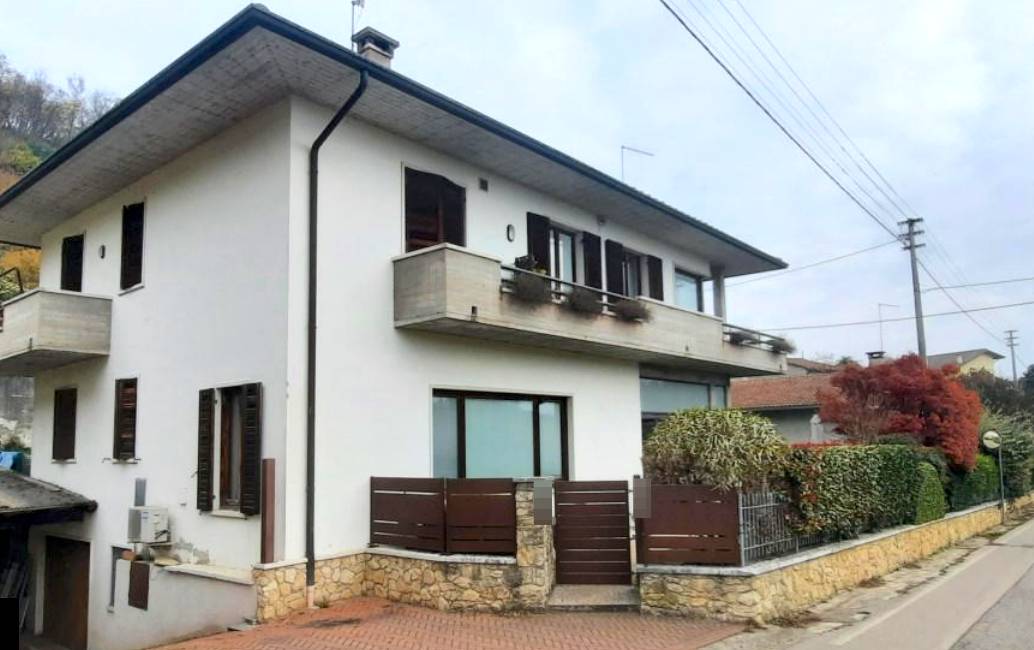 appartamento in vendita a Montecchio Maggiore in zona Sant'Urbano