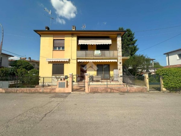 appartamento in vendita a Montecchio Maggiore in zona Alte Ceccato