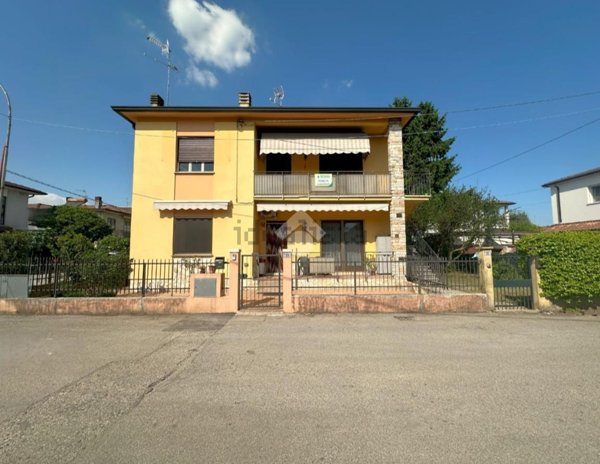 appartamento in vendita a Montecchio Maggiore in zona Alte Ceccato