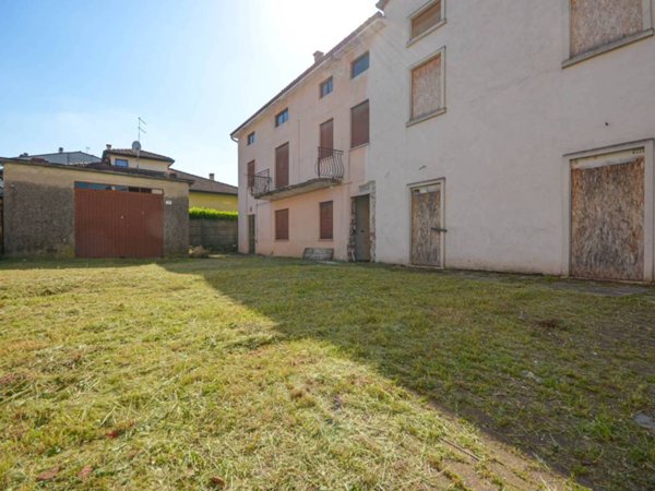 casa indipendente in vendita a Montecchio Maggiore in zona Alte Ceccato