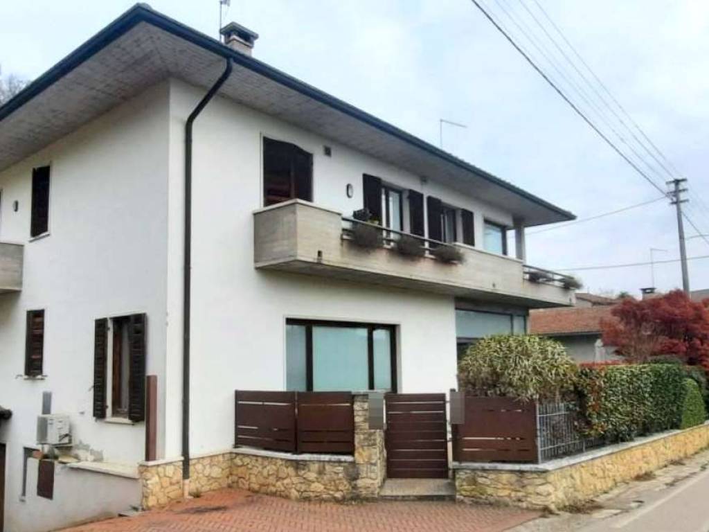 appartamento in vendita a Montecchio Maggiore in zona Sant'Urbano