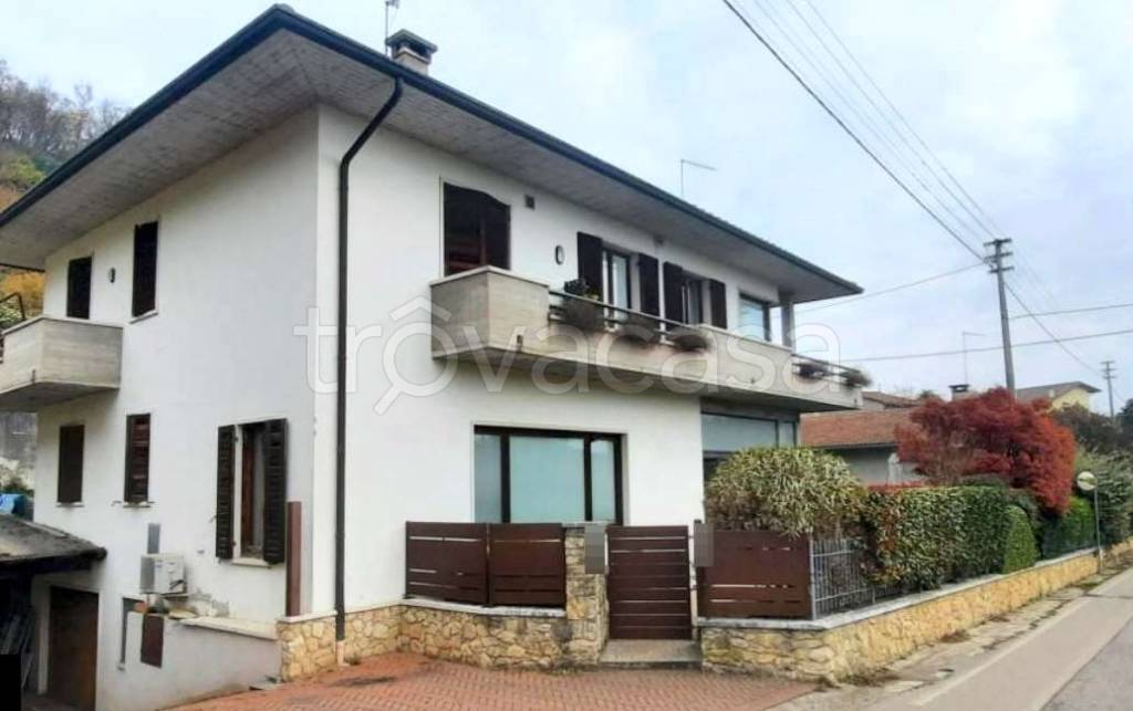 appartamento in vendita a Montecchio Maggiore in zona Sant'Urbano
